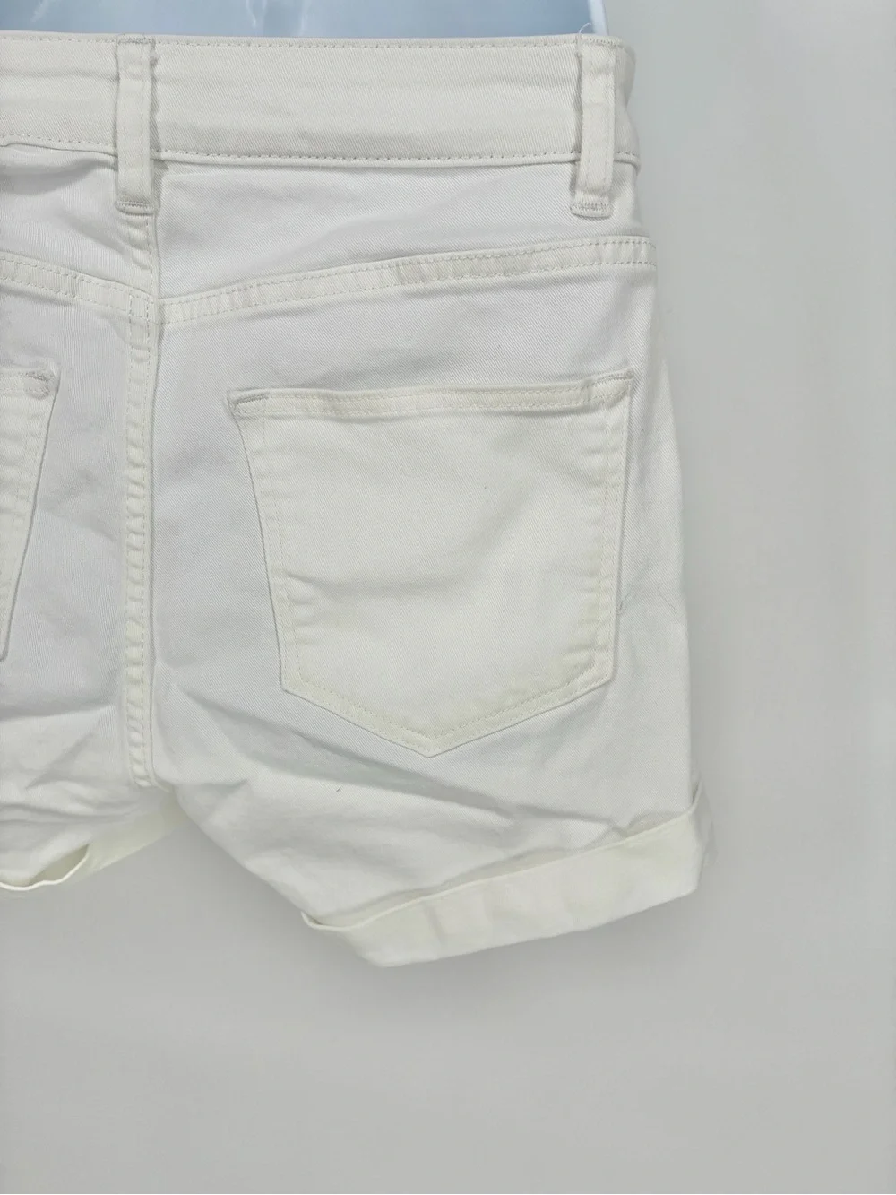 H&M White Denim Cuffed Hem Jean Shorts Size 4